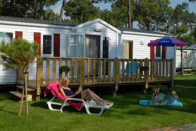 Jardin de l'établissement Camping Officiel Siblu Le Bois Masson