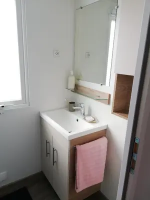 Salle de bains dans l'établissement Camping Officiel Siblu Le Bois Masson