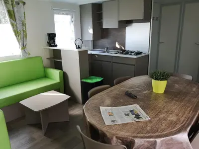 Cuisine ou kitchenette dans l'établissement Camping Le Ragis
