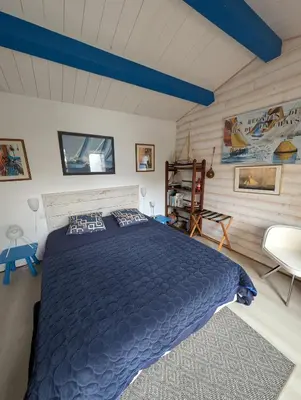 Un ou plusieurs lits dans un hébergement de l'établissement Les Yeux Bleus Bed & Breakfast
