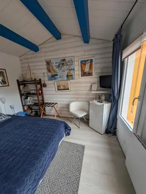 Un ou plusieurs lits dans un hébergement de l'établissement Les Yeux Bleus Bed & Breakfast