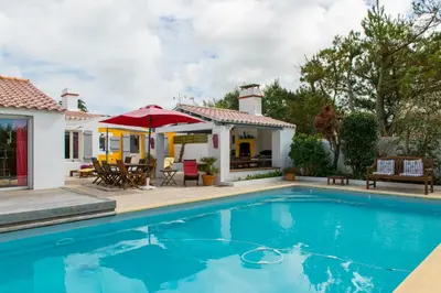 Piscine de l'établissement Les Yeux Bleus Bed & Breakfast ou située à proximité