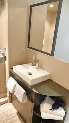 Salle de bains dans l'établissement Unique à Nantes ! Surprenantes- Jules Verne