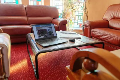 Coin salon dans l'établissement Domaine du Bocage