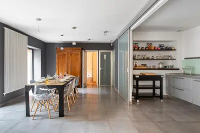 Cuisine ou kitchenette dans l'établissement LE RIAD - Loft de 230 m2 au cœur de Nantes