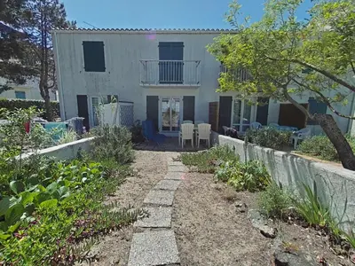 Jardin de l'établissement Studio cosy avec jardinet à 300m de la plage - 4 couchages - FR-1-224B-689