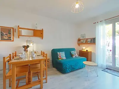 Coin salon dans l'établissement Studio cosy avec jardinet à 300m de la plage - 4 couchages - FR-1-224B-689