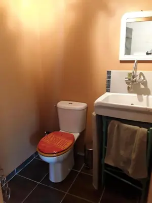 Salle de bains dans l'établissement Le Lodge de Loge & Broc