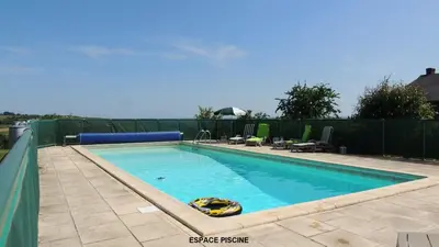 Piscine de l'établissement Gîte Layon 6 places Moulin de la Placette ou située à proximité