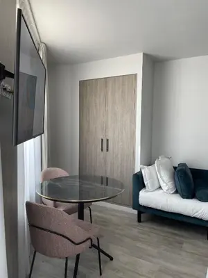 Télévision ou salle de divertissement dans l'établissement Citadines Confluent Nantes