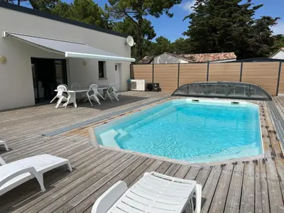 Piscine de l'établissement Villa charmante avec piscine privée à Saint-Jean-de-Monts ou située à proximité