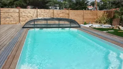 Piscine de l'établissement Villa charmante avec piscine privée à Saint-Jean-de-Monts ou située à proximité
