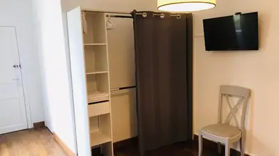 Télévision ou salle de divertissement dans l'établissement Logis de la Clartière