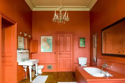 Salle de bains dans l'établissement Chateau LE BROSSAY