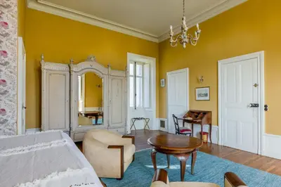 Coin salon dans l'établissement Chateau LE BROSSAY