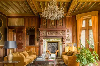 Coin salon dans l'établissement Chateau LE BROSSAY