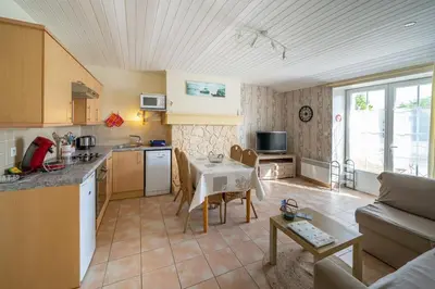Cuisine ou kitchenette dans l'établissement Gîtes Le Bois Berranger