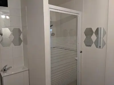 Salle de bains dans l'établissement Dépendance chaleureuse dans le vignoble nantais