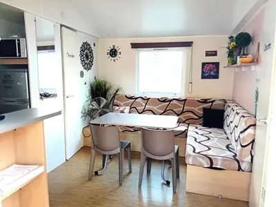 Cuisine ou kitchenette dans l'établissement Mobil-home 4 personnes proche plage - Mobil-home 3 pièces 4 personnes MAE-8963
