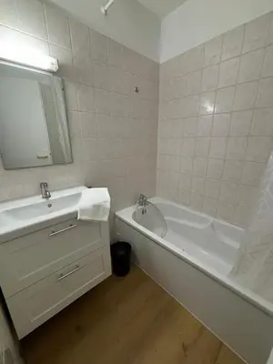 Salle de bains dans l'établissement Cottages des Pins