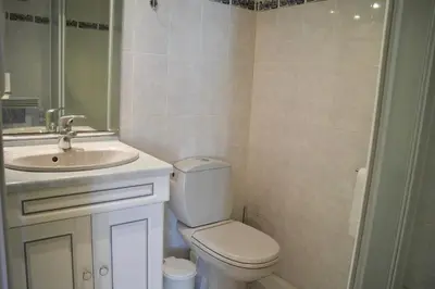 Salle de bains dans l'établissement Maison de campagne pour 6