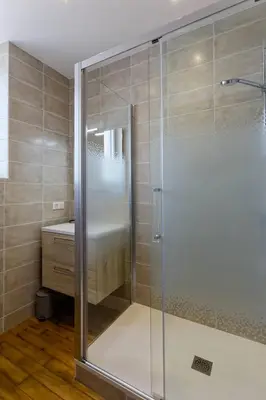 Salle de bains dans l'établissement En plein centre, jolie maison pour 6 avec jardin