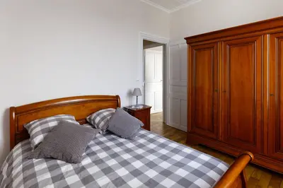 Un ou plusieurs lits dans un hébergement de l'établissement En plein centre, jolie maison pour 6 avec jardin
