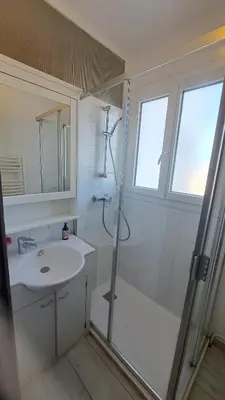 Salle de bains dans l'établissement COUCHANT RADIEUX Appartement 2 pièces 4 personnes vue mer