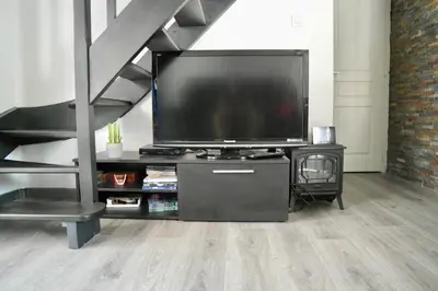 Télévision ou salle de divertissement dans l'établissement Maison pour 5, proche plage, piscine commune