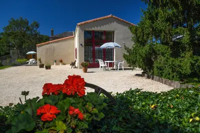 Jardin de l'établissement gîtes de l'Hôpiteau