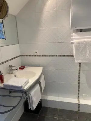 Salle de bains dans l'établissement Chambres d'Hôtes Le Clos des 3 Rois