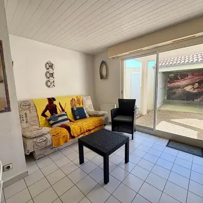 Appartement Calme avec Terrasse et Garage à Saint-Jean-de-Monts - FR-1-323-145