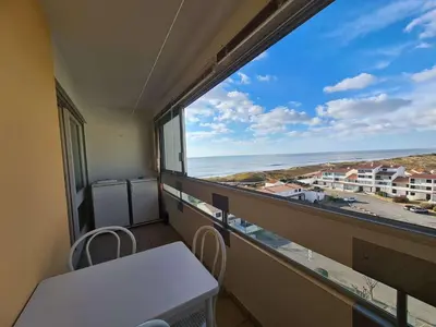 Balcon ou terrasse dans l'établissement Appartement 2 pièces avec balcon proche plage et commerces à Saint-Hilaire-de-Riez - FR-1-224C-21