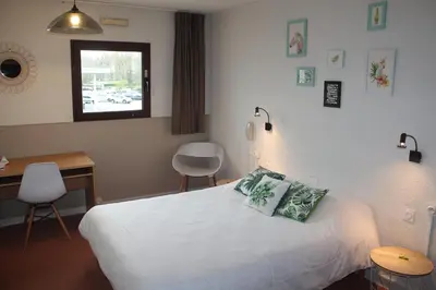 Un ou plusieurs lits dans un hébergement de l'établissement Bel Hotel