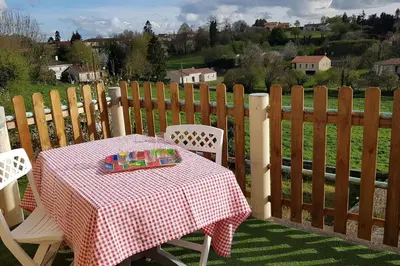 Balcon ou terrasse dans l'établissement Gîte Ker André à 15 minutes du Puy du Fou