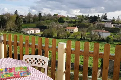 Balcon ou terrasse dans l'établissement Gîte Ker André à 15 minutes du Puy du Fou