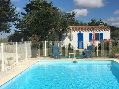 Piscine de l'établissement Studio avec piscine ou située à proximité