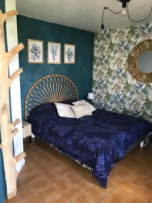 Un ou plusieurs lits dans un hébergement de l'établissement Studio avec piscine