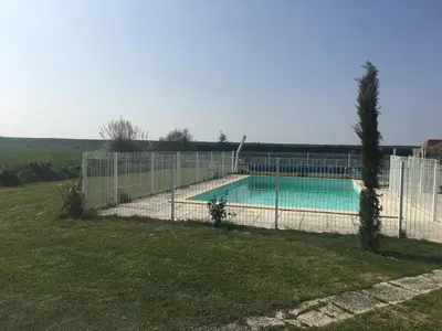 Piscine de l'établissement Studio avec piscine ou située à proximité