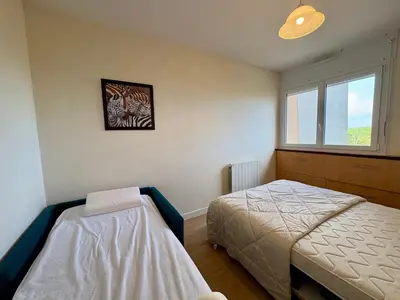 Un ou plusieurs lits dans un hébergement de l'établissement Appartement 1 chambre, 4 pers, parking privé, face mer, école de voile - FR-1-323-103