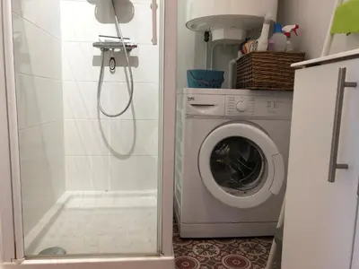 Salle de bains dans l'établissement Location Vacances : Appartement 1 Chambre pour 2, proche plage à Saint Jean de Monts - FR-1-323-106