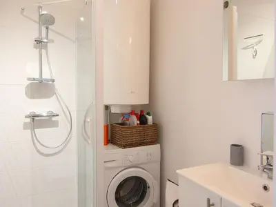 Salle de bains dans l'établissement Location Vacances : Appartement 1 Chambre pour 2, proche plage à Saint Jean de Monts - FR-1-323-106