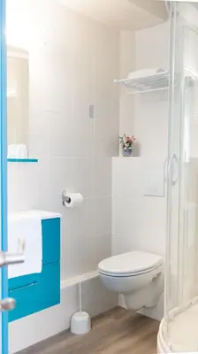 Salle de bains dans l'établissement Hotel La Cote Oceane - Saint Jean de Monts