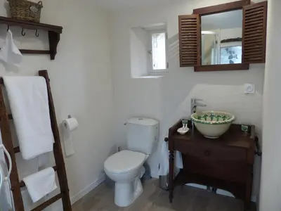 Salle de bains dans l'établissement Domaine de la Sauzaie