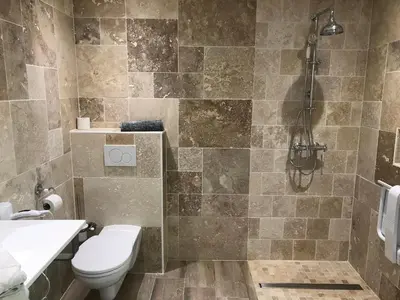 Salle de bains dans l'établissement Le chêne