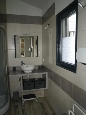 Salle de bains dans l'établissement GITE AUX P'TITS OIGNONS