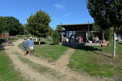 Clients de l'établissement Les Roulottes & Cottages du Moulin