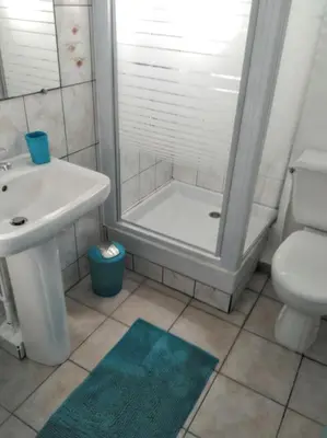 Salle de bains dans l'établissement Maison chaleureuse à Notre-Dame-de-Monts avec terrasse
