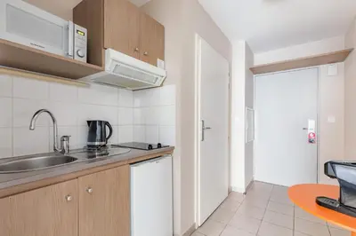 Cuisine ou kitchenette dans l'établissement Appart'City Confort Saint-Nazaire Océan