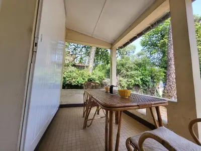 Balcon ou terrasse dans l'établissement Maison Brévinoise proche de la plage - 5 personnes - FR-1-364-81